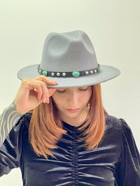 Sombrero pedrería gris