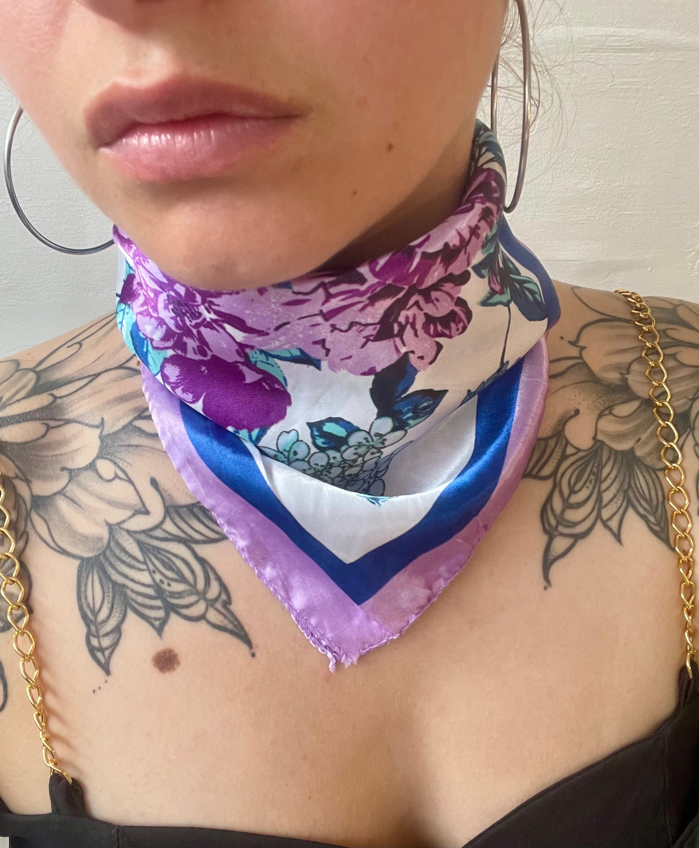 Pañoleta flores morada