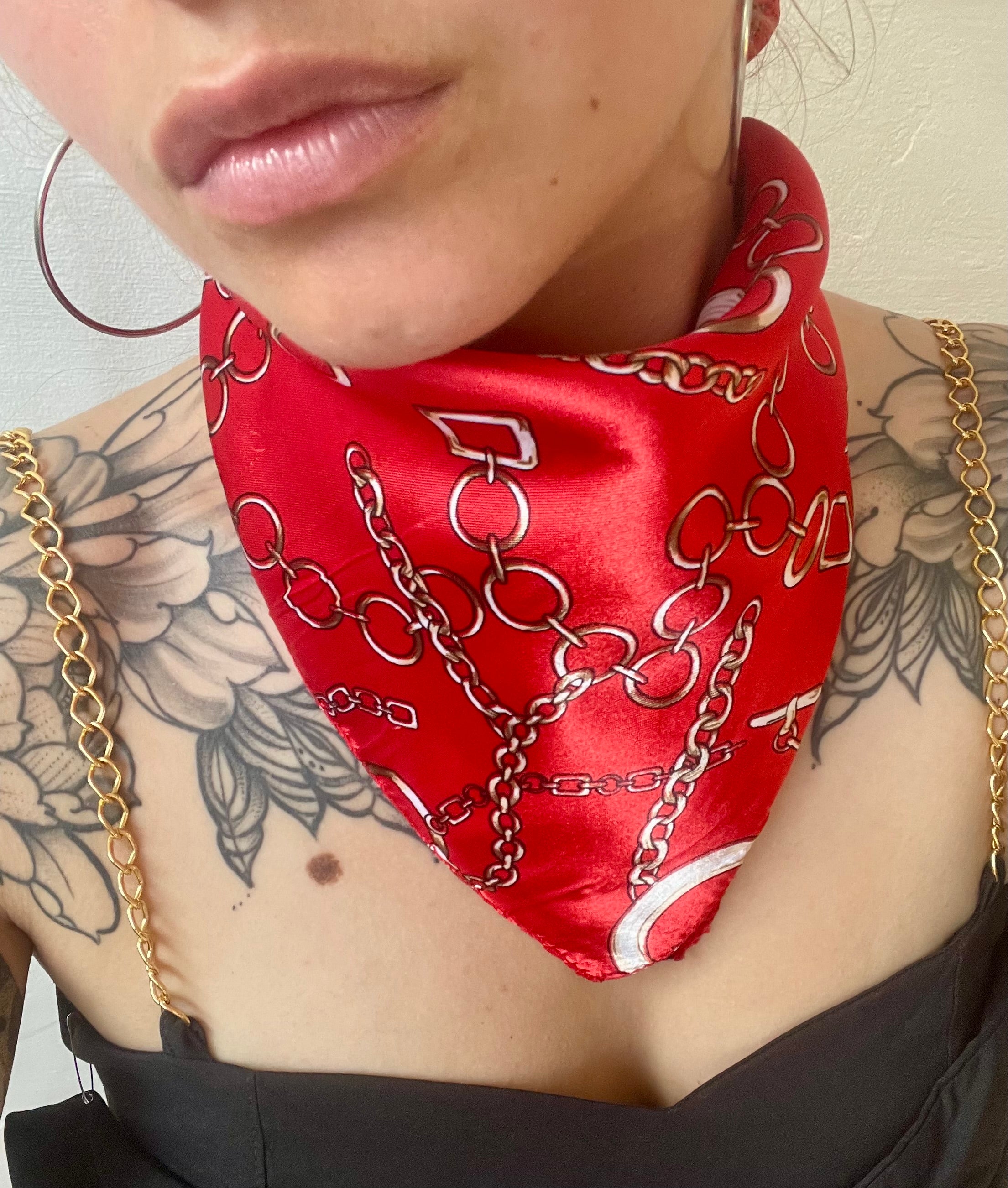 Pañoleta cadenas roja